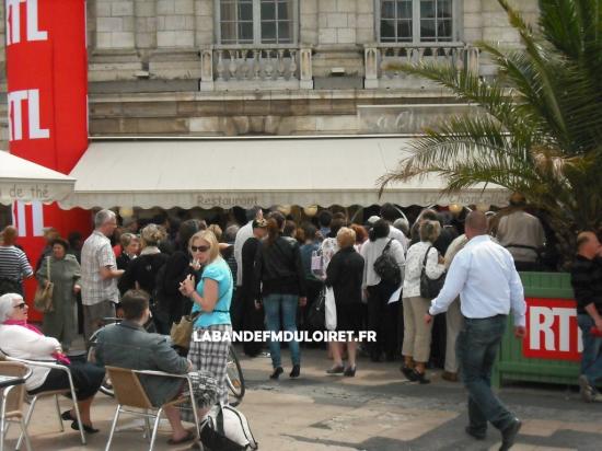 la foule se presse place du martroi pour RTL le 26 mai 2011