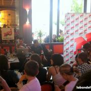 émission en direct depuis un bar place du Martroi, le 9 juillet 2012